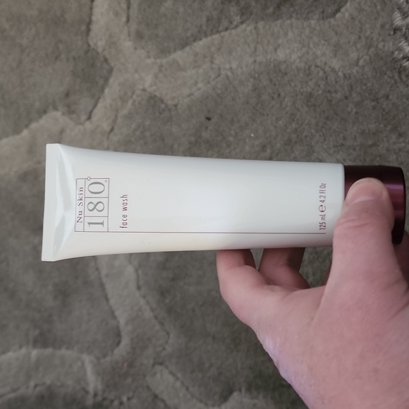 Skin 180 Face Wash - Cream and Brown - Picture 1 of 2